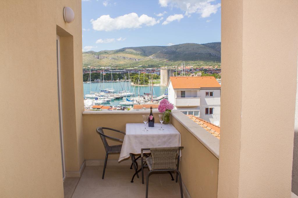 Apartments Maria Trogir Exterior photo