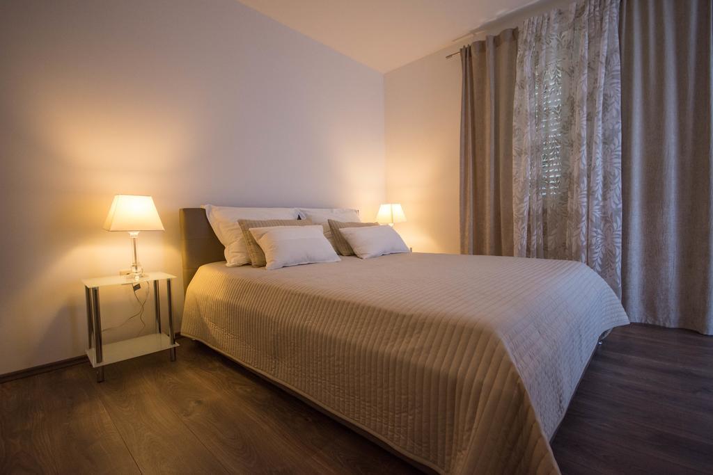 Apartments Maria Trogir Exterior photo