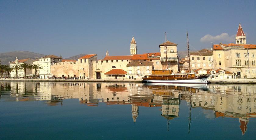 Apartments Maria Trogir Exterior photo