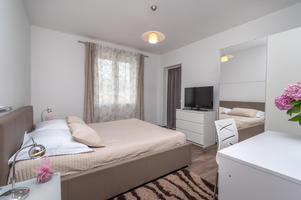 Apartments Maria Trogir Exterior photo